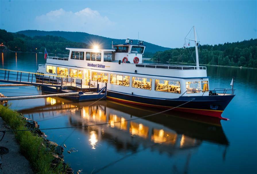 RETRO chaty u pláže Lipno Hotel Černá v Pošumaví Exterior foto